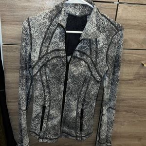 Classic lululemon jacket sz 6